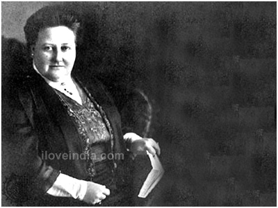 Amy Lowell Biography - Amy Lowell Childhood, Profile & Timeline