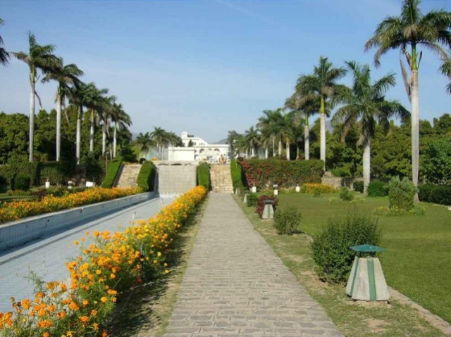 Chandigarh Tourist Attractions - Places to See in Chandigarh